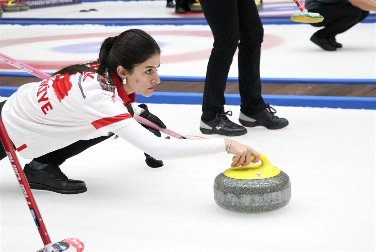 Türkiye Karışık Curling Milli Takımı, iki yıl aradan sonra katılacakları Dünya Karışıklar Curling...