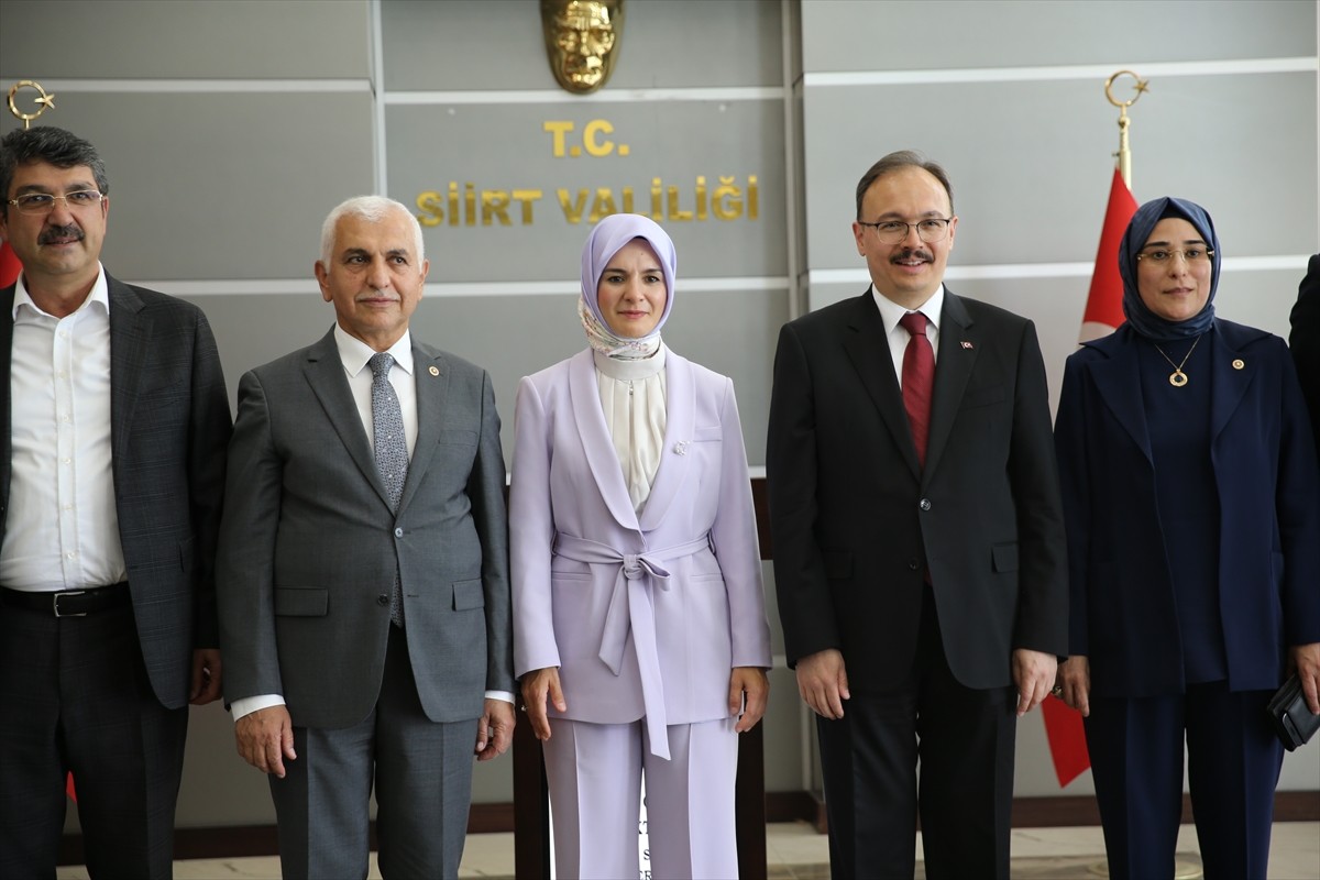 Aile ve Sosyal Hizmetler Bakanı Mahinur Özdemir Göktaş (solda), Siirt Valiliğine ziyarette...