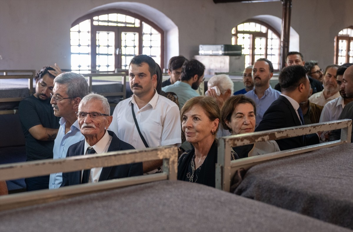 Başkentte, 12 Eylül 1980 darbesinin tanıkları, Ulucanlar Cezaevi Müzesi'ne ziyarette bulundu....