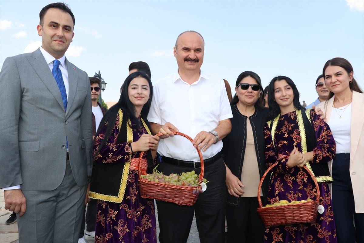 Batman'ın Hasankeyf ilçesinde "4. Su, Doğa Sporları ve Turizm Festivali" gerçekleştirildi....