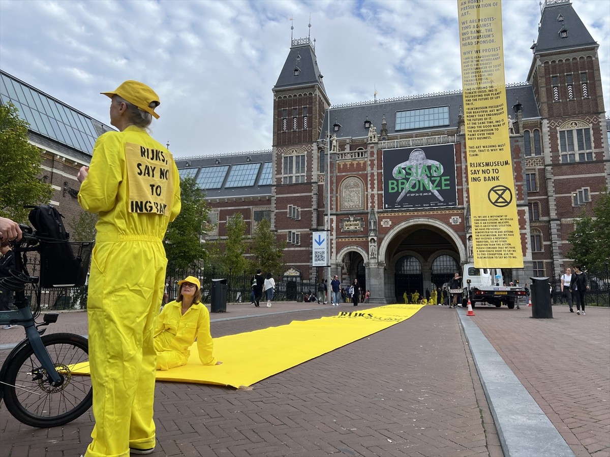 Hollanda'da "Extinction Rebellion (Yok Oluş İsyanı)" adlı çevreci grubun organizasyonuyla bir...