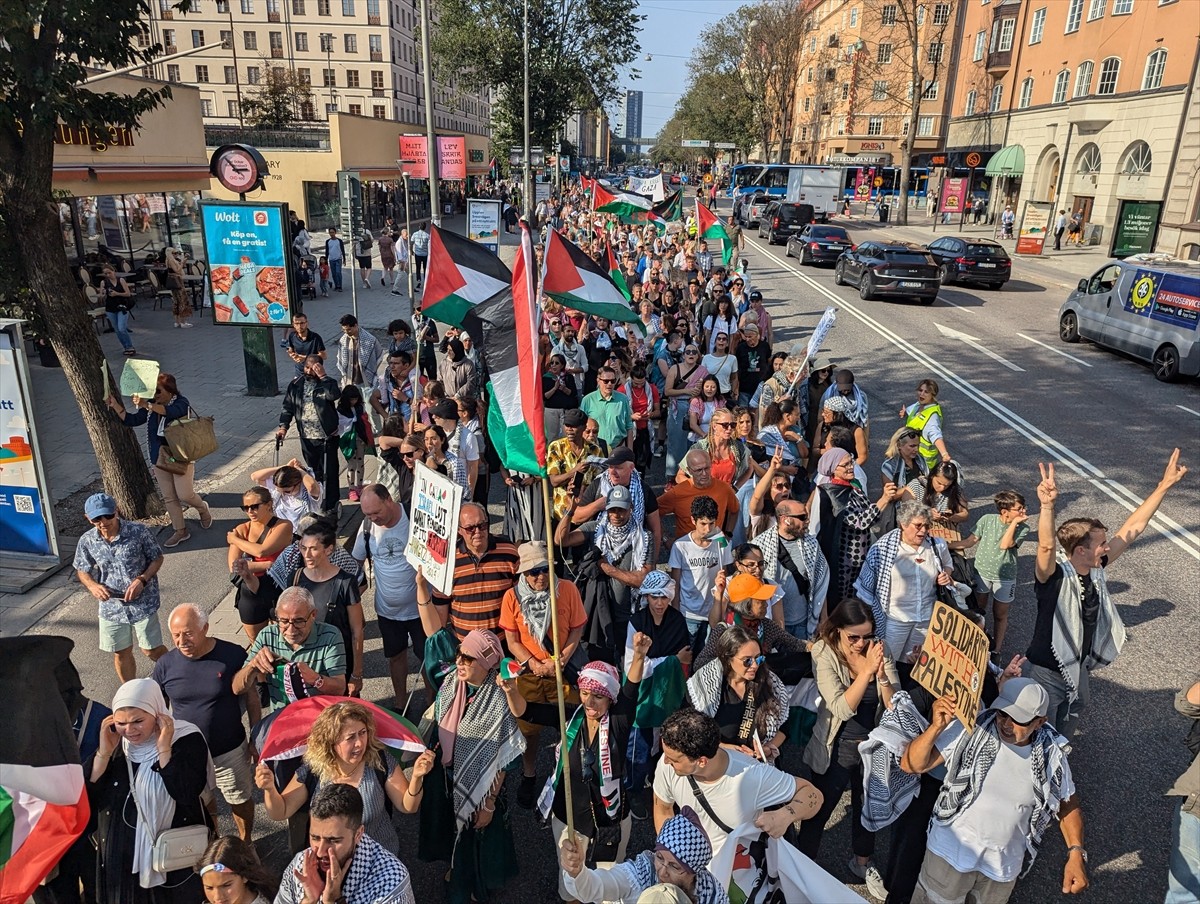 İsveç'in başkenti Stockholm'de toplanan binlerce kişi, İsrail'in Gazze Şeridi'ne yönelik...