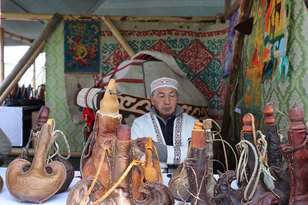 Kazakistan'ın başkenti Astana'da 10 hektarlık alana inşa edilen "Göçebeler Dünyası Etno Köyü"...