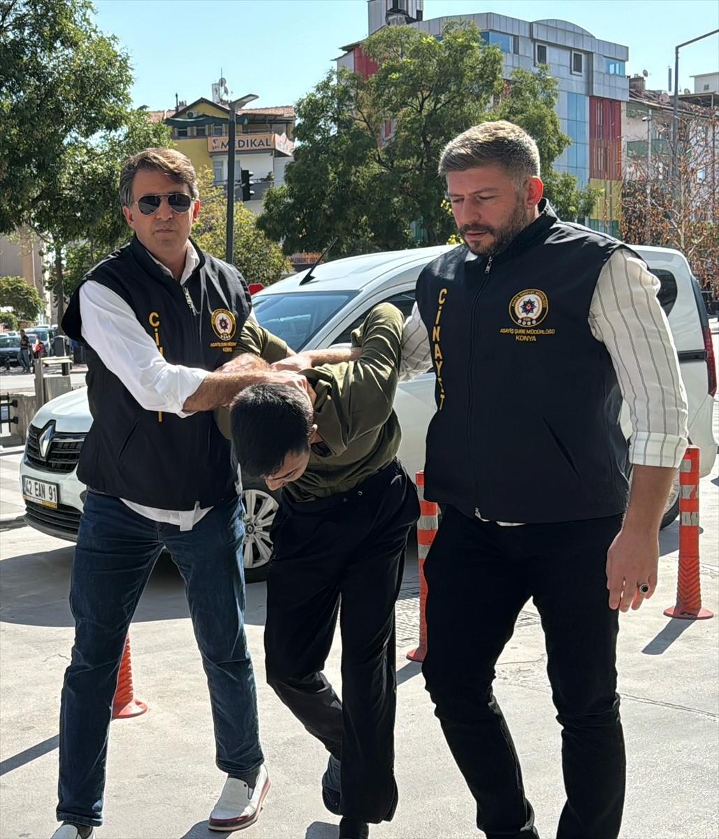 Konya'da çalıntı araçtan açılan ateş sonucu 2 polisin yaralanmasıyla ilgili gözaltına alınan 3...