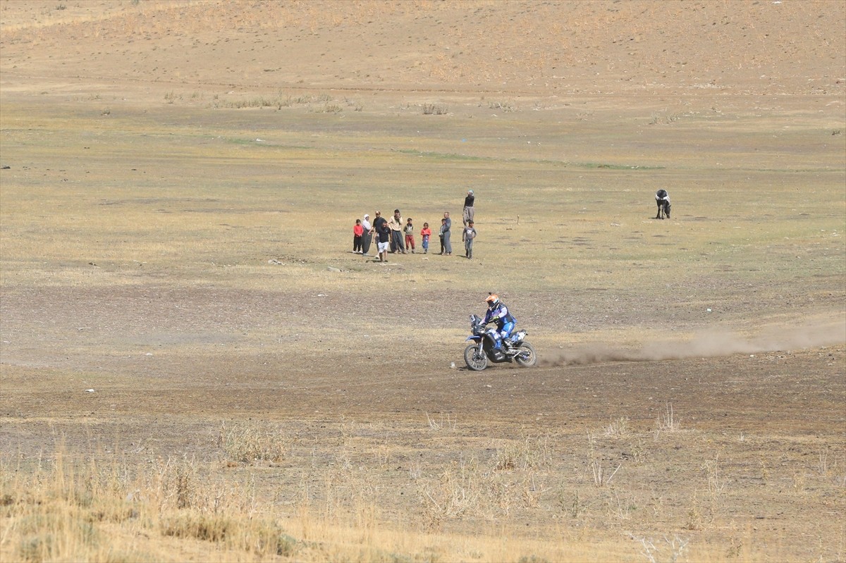 Mersin'de 31 Ağustos'ta start alan 14. TransAnatolia Rally Raid yarışı, Van'da düzenlenen kupa...