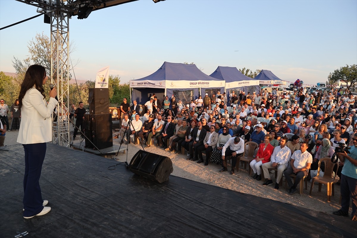 Nevşehir'in Ürgüp ilçesinde, belediye tarafından "52. Uluslararası Ürgüp Bağ Bozumu Festivali"...