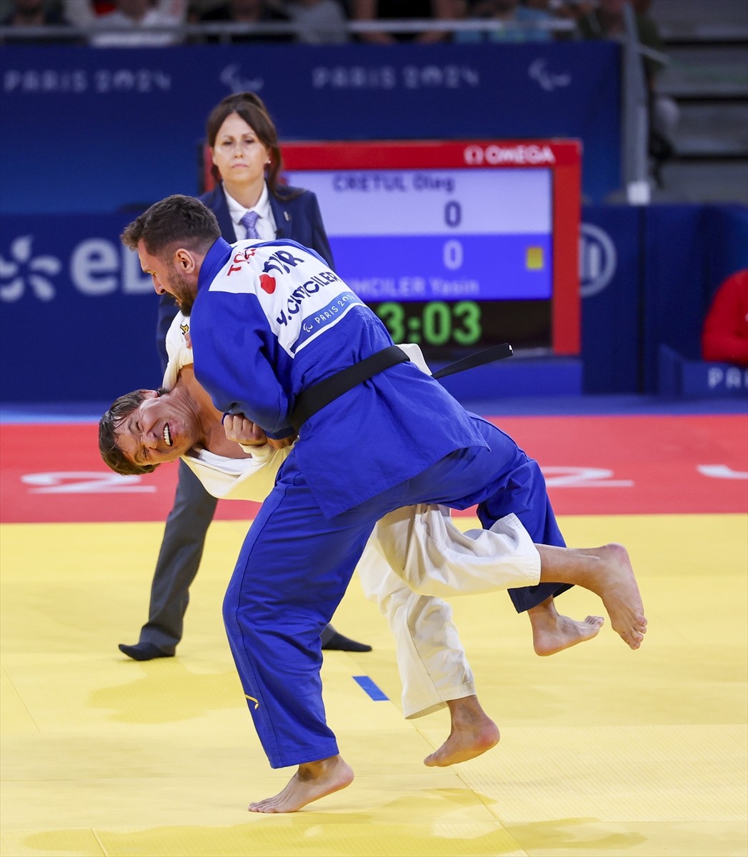 Paris 2024 Paralimpik Oyunları'nda, Champ-de-Mars Arena'daki judo müsabakalarında milli sporcu...