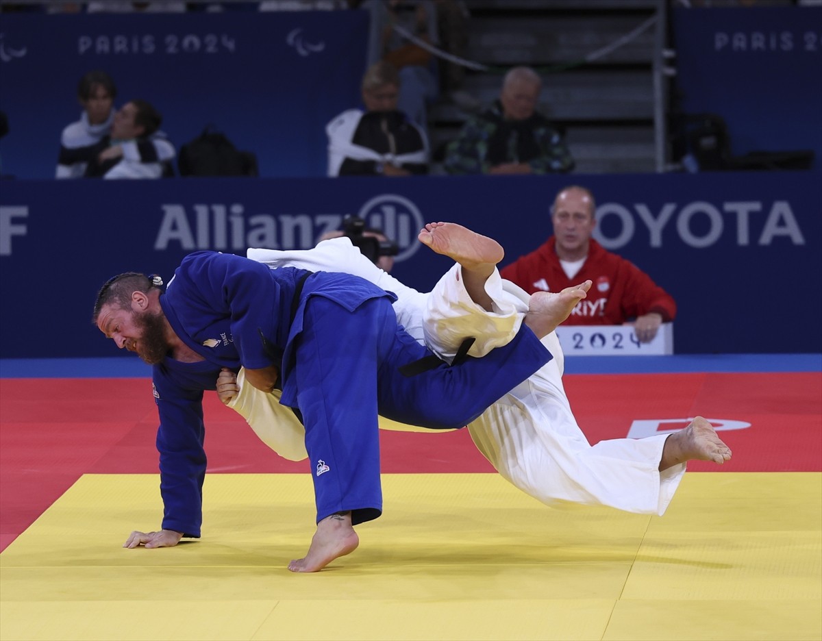 Paris 2024 Paralimpik Oyunları'nda, Champ-de-Mars Arena'daki judo müsabakalarında milli sporcu...