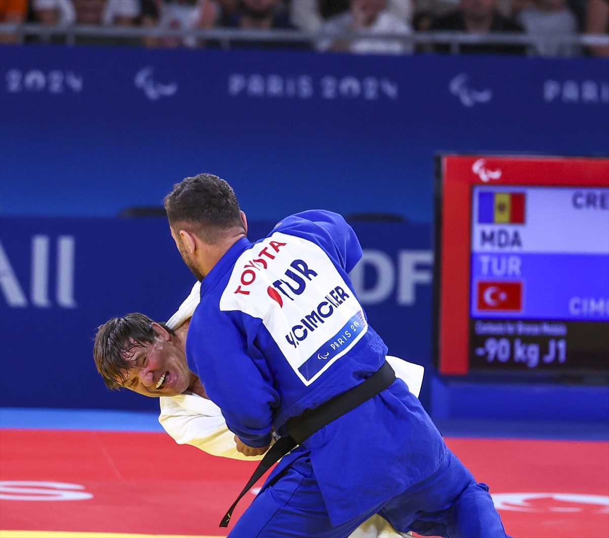 Paris 2024 Paralimpik Oyunları'nda, Champ-de-Mars Arena'daki judo müsabakalarında milli sporcu...