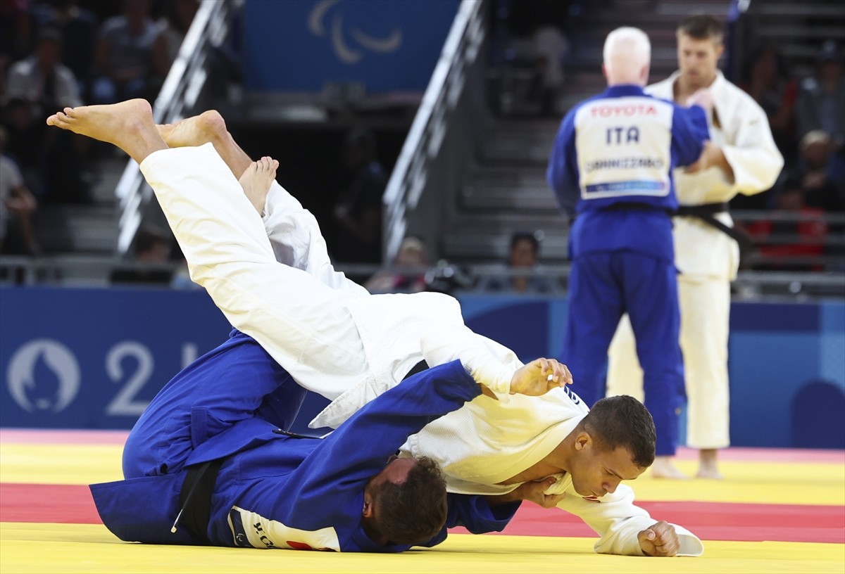 Paris 2024 Paralimpik Oyunları'nda judo erkekler 90 kilo J1 kategorisi yarı finali Champ-de-Mars...