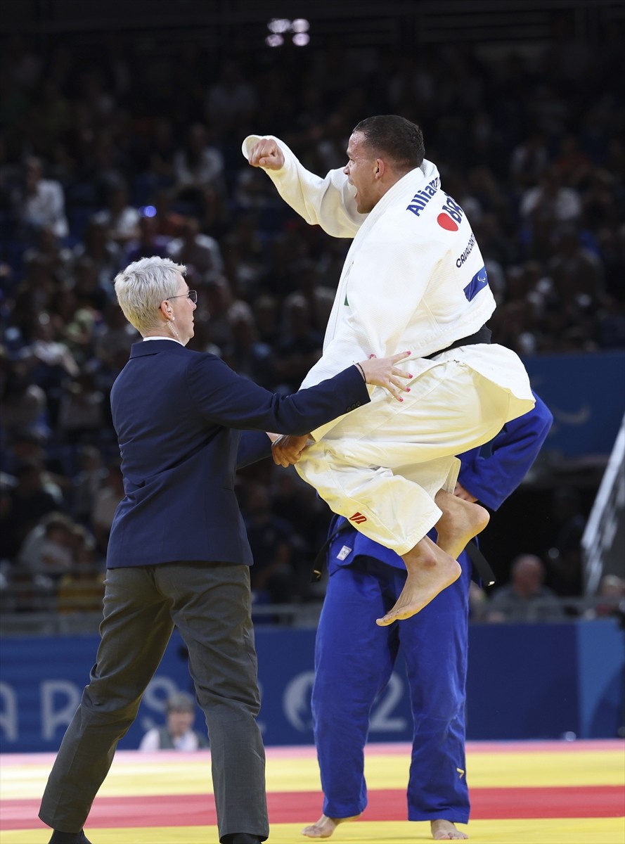 Paris 2024 Paralimpik Oyunları'nda judo erkekler 90 kilo J1 kategorisi yarı finali Champ-de-Mars...