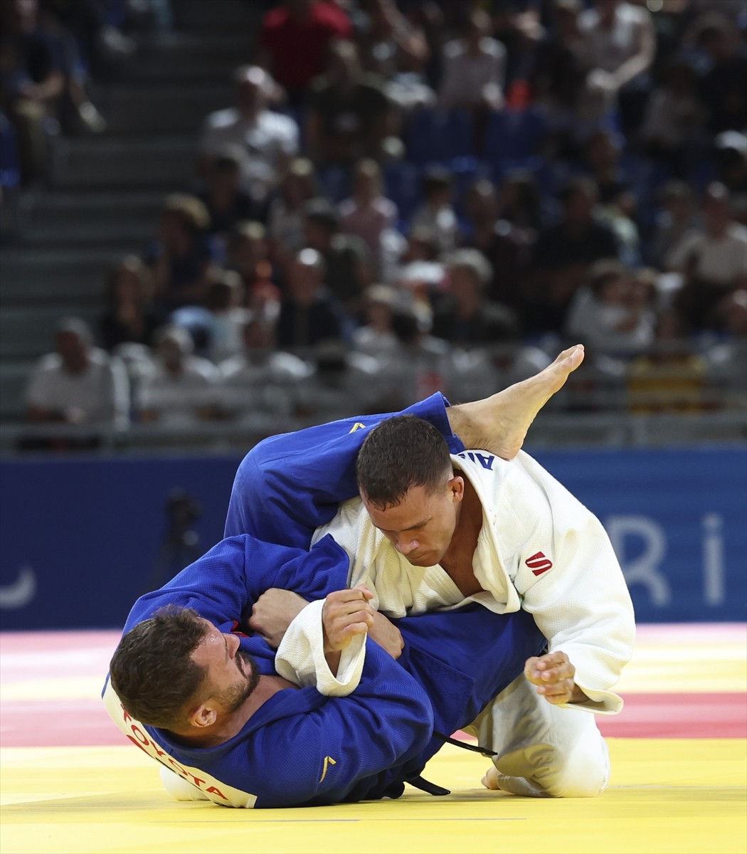 Paris 2024 Paralimpik Oyunları'nda judo erkekler 90 kilo J1 kategorisi yarı finali Champ-de-Mars...