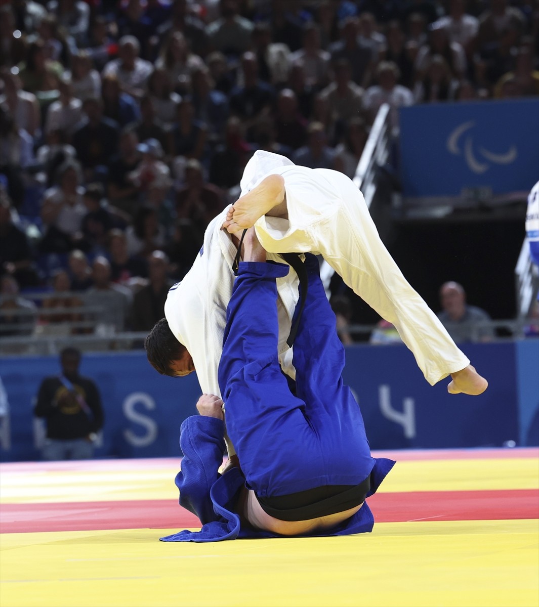 Paris 2024 Paralimpik Oyunları'nda judo erkekler +90 kilo J2 kategorisi yarı finali Champ-de-Mars...