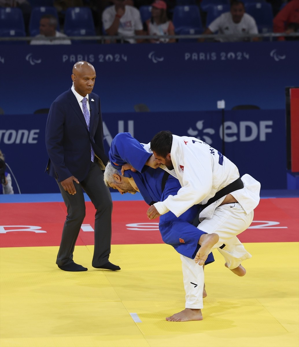 Paris 2024 Paralimpik Oyunları'nda judoda erkekler +90 kilo J2 kategorisinde İbrahim Bölükbaşı...