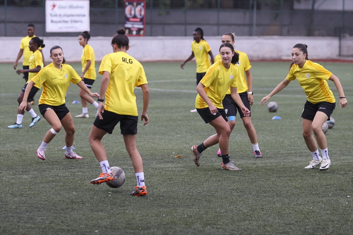 Turkcell Kadın Futbol Süper Ligi'nin şampiyon takımlarından ALG Spor, yeni sezona galibiyetle...