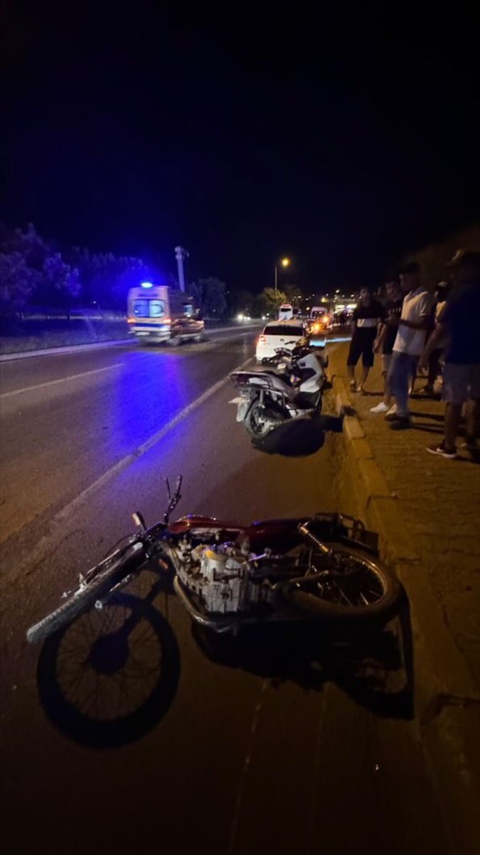 Alanya'da motosikletin bariyerlere çarpması sonucu 1 kişi yaşamını yitirdi, 1 kişi...