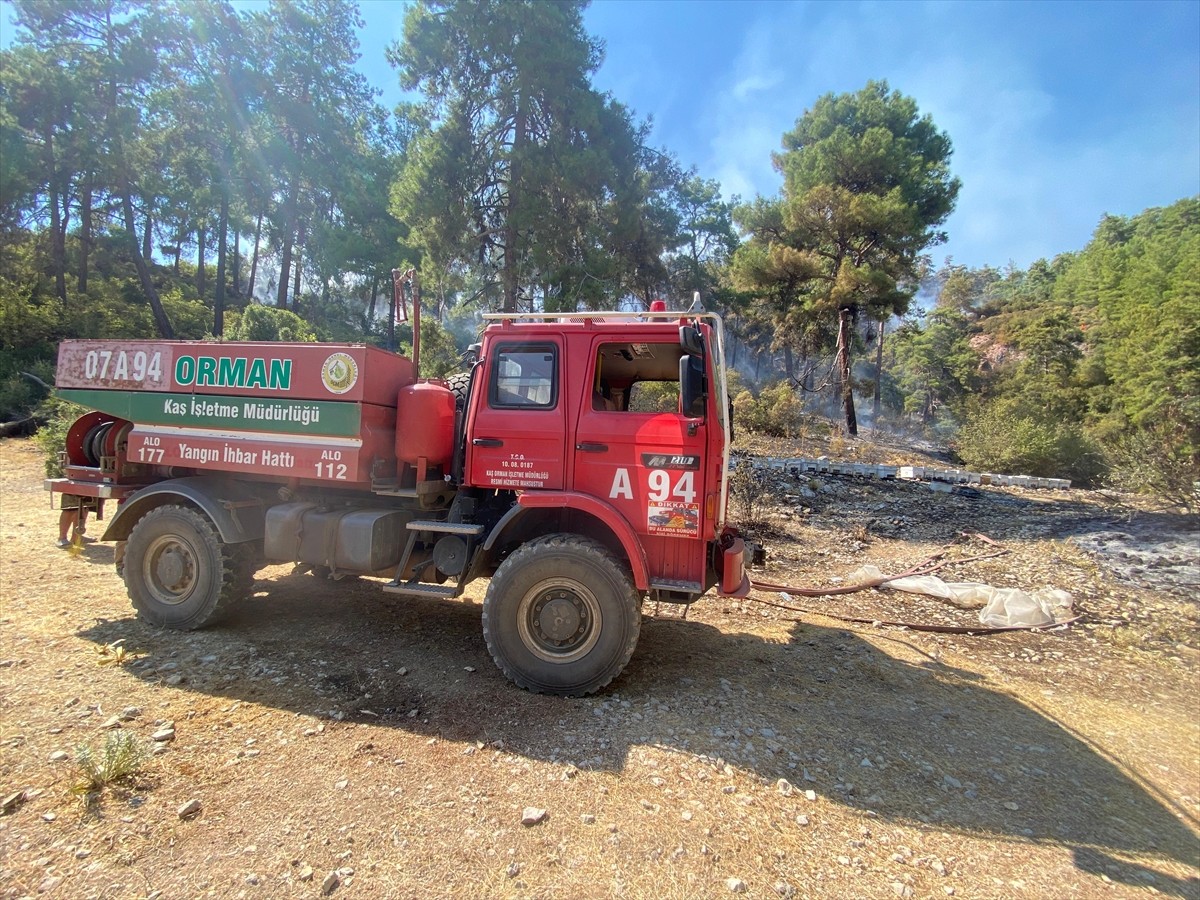 Antalya'nın Kaş ilçesi Çataloluk Mahallesi'ndeki ormanlık alanda henüz belirlenemeyen nedenle...