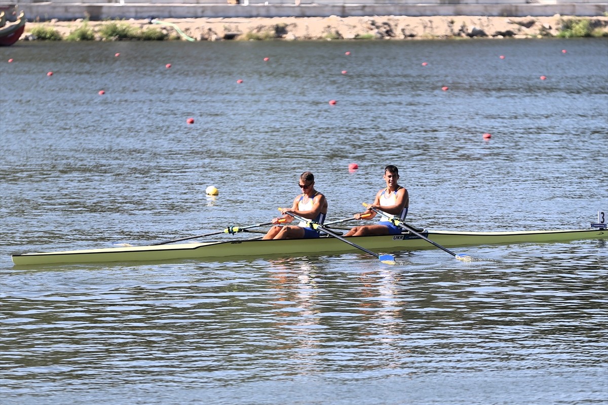 Edirne'de Meriç Nehri'nde oluşturulan parkurda düzenlenen 23 Yaş Altı Avrupa Kürek Şampiyonası'nda...