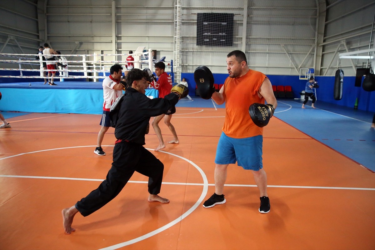 Gençler Muaythai Milli Takımı, Tayland'da yapılacak Gençler Muaythai Dünya Şampiyonası...