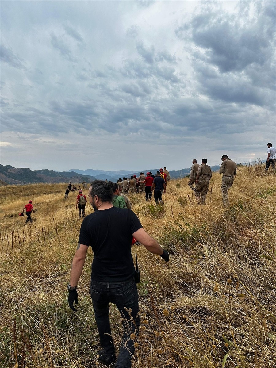 İçişleri Bakanı Ali Yerlikaya, Tunceli'nin Ovacık ilçesinde görev esnasında zırhlı aracın...