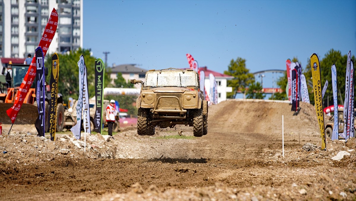 Karadeniz Off-Road Kupası 3. ayak yarışı, Ordu'da gerçekleştirildi. Yarışta sporcular, off-road...