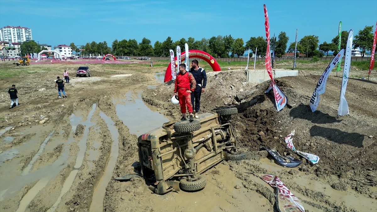 Karadeniz Off-Road Kupası 3. ayak yarışı, Ordu'da gerçekleştirildi. Yarışta sporcular, off-road...