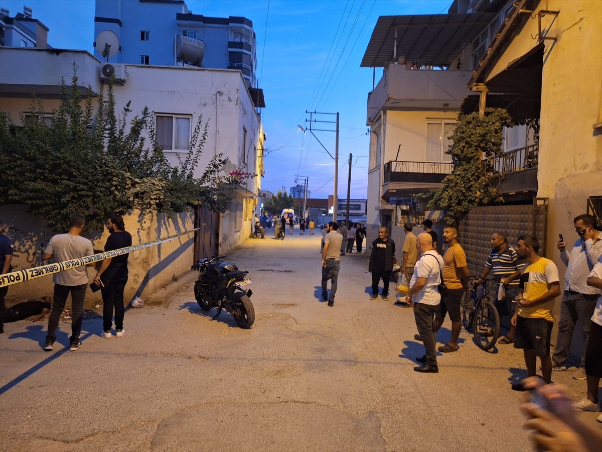 Mersin'in Tarsus ilçesinde, tartıştığı bir kadını silahla öldüren, yanındaki kadını da yaralayan...