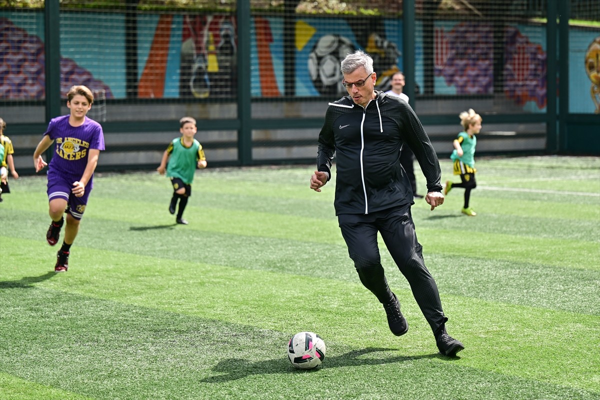 Sağlık Bakanı Kemal Memişoğlu, Ümraniye Belediyesi tarafından "Halk Sağlığı Haftası" kapsamında...