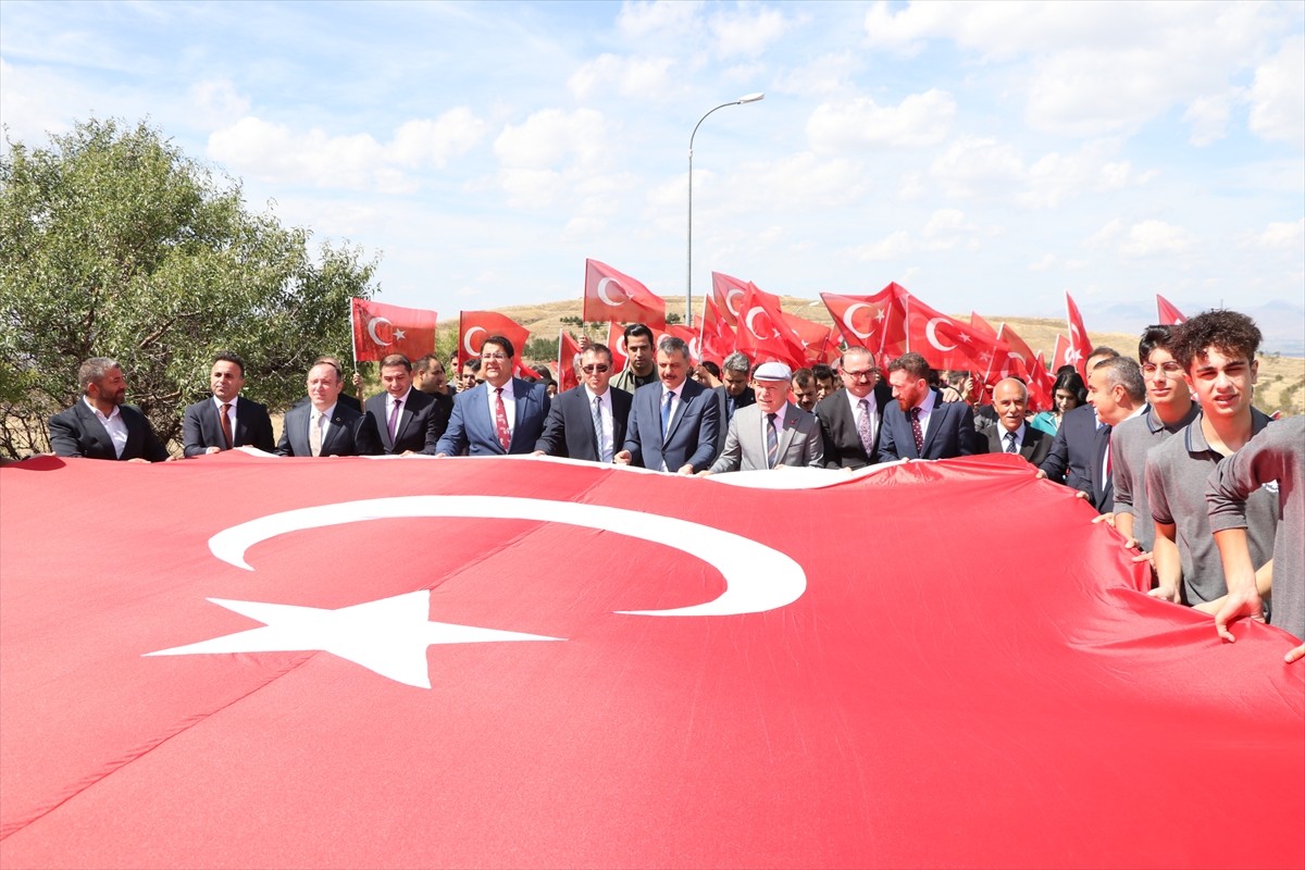 Erzurum'da öğrenciler, tarih boyunca Erzurum'un savunmasında çok büyük öneme sahip tabyalarda...