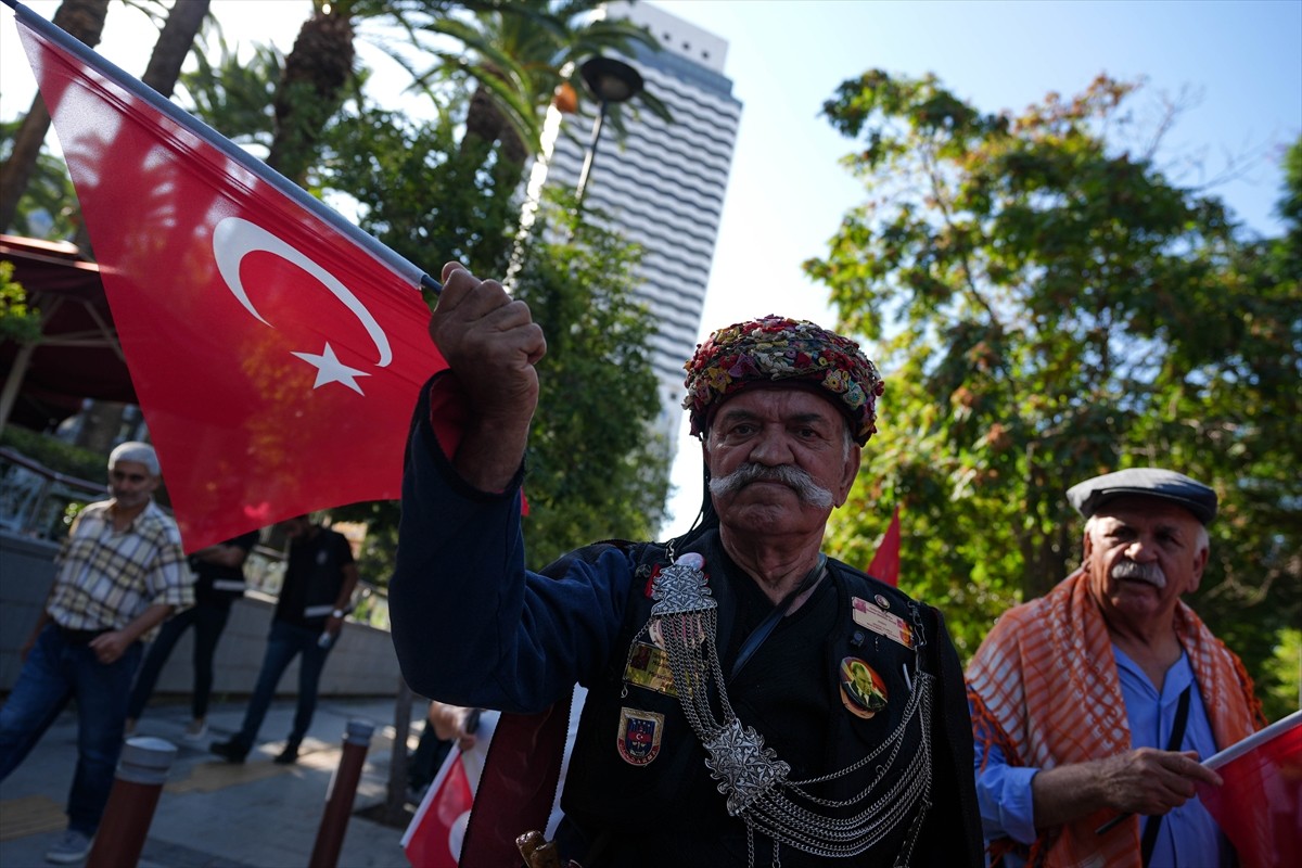 İzmir'in düşman işgalinden kurtuluşunun 102. yıl dönümü dolayısıyla kutlamalar yapıldı. Türk...