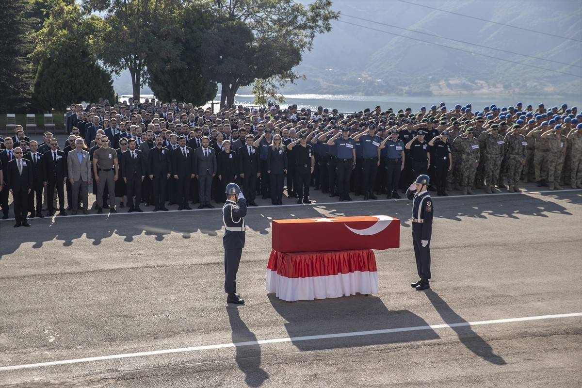 Tunceli'nin Ovacık ilçesinde görev esnasında zırhlı aracın devrilmesi sonucu şehit olan askerler...