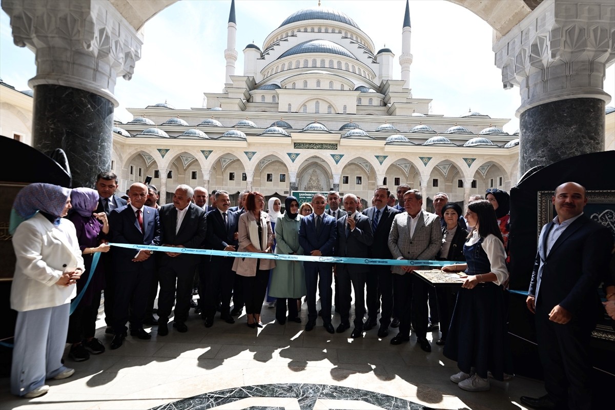 Gaziantep'te Şahinbey Belediyesinin el sanatları kurslarına katılan kadınların hazırladığı eserler...