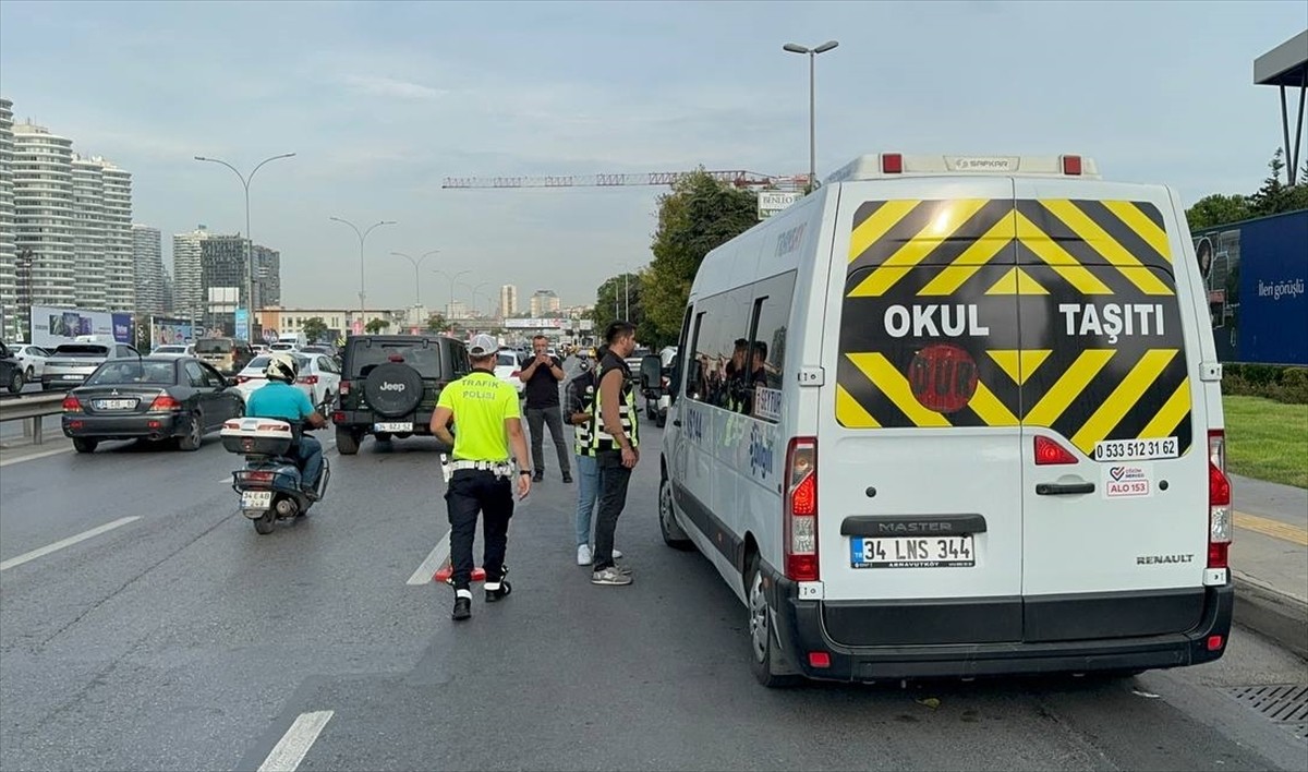 İstanbul'da, eğitim öğretim dönemin başlamasıyla oluşabilecek trafik yoğunluğunun önlenmesine için...