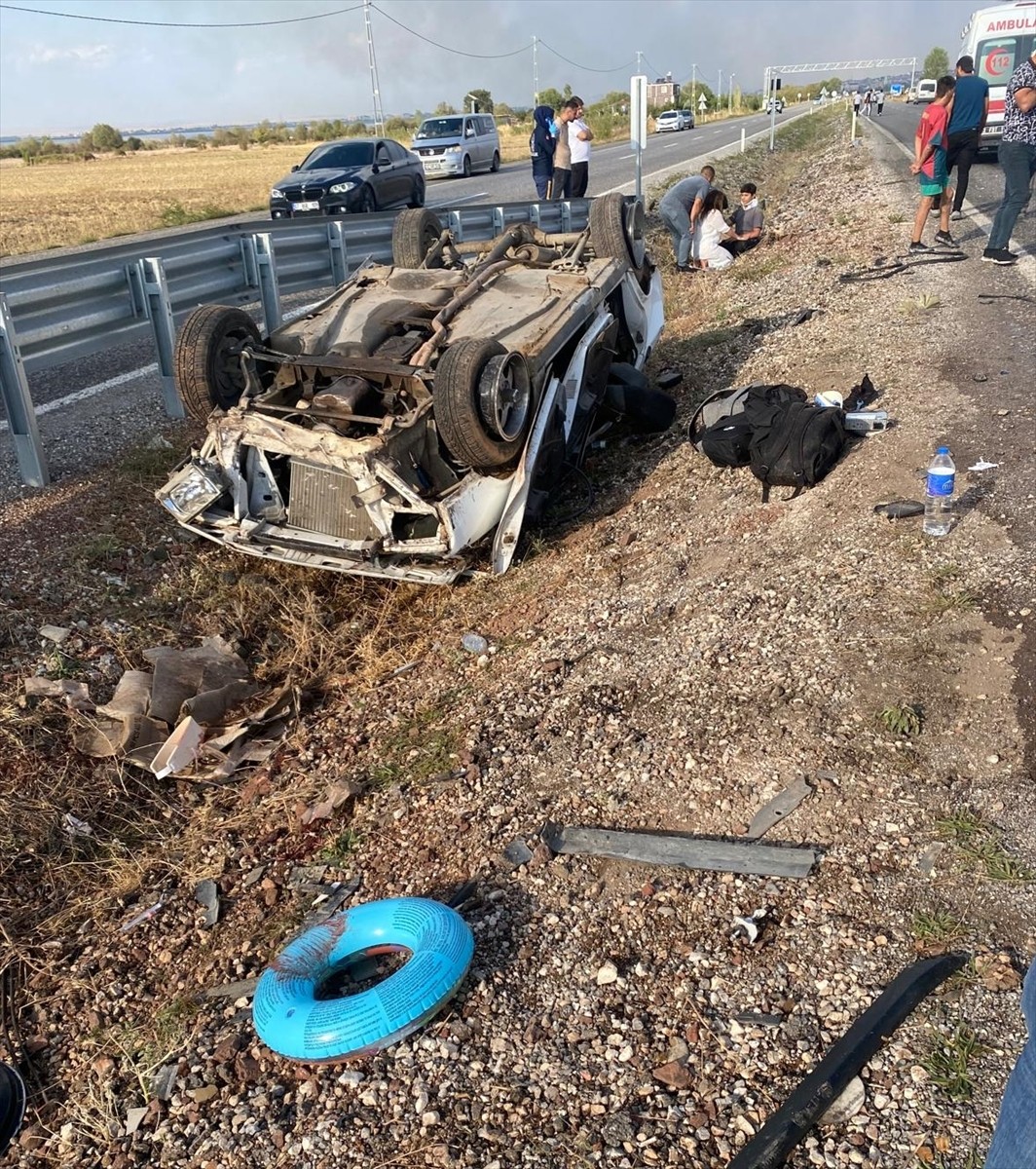 Konya'nın Beyşehir ilçesinde otomobilin devrilmesi sonucu 5 kişi yaralandı.