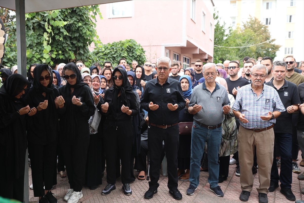 Muğla'nın Datça ilçesinde otomobilin çarpması sonucu hayatını kaybeden eski milli basketbolcu...