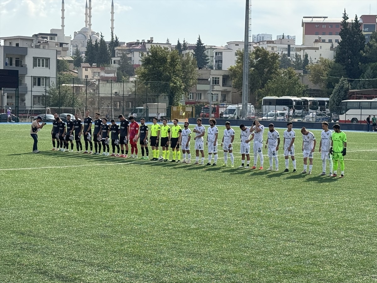 6 Şubat 2023'teki depremlerde Kahramanmaraş'ta hayatını kaybeden futbolcuların aileleri, tekrar...