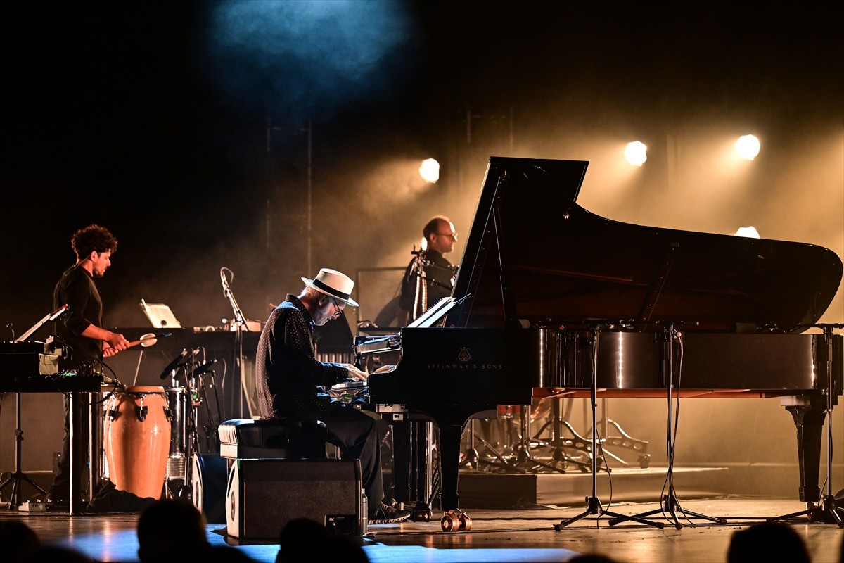 Çağdaş klasik müziğin önemli isimlerinden İtalyan piyanist ve besteci Ludovico Einaudi, Harbiye...