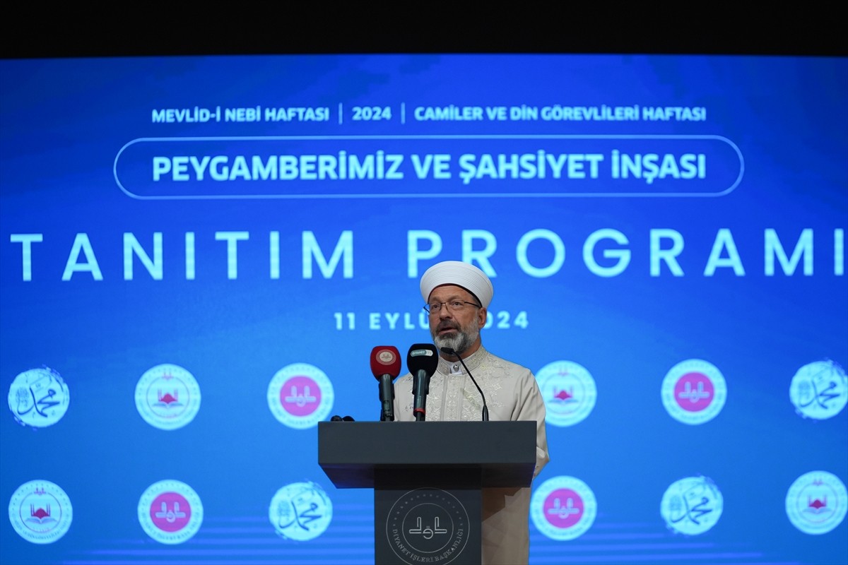 Diyanet İşleri Başkanı Ali Erbaş, Başkanlıkta düzenlenen Mevlid-i Nebi Haftası ile Camiler ve Din...