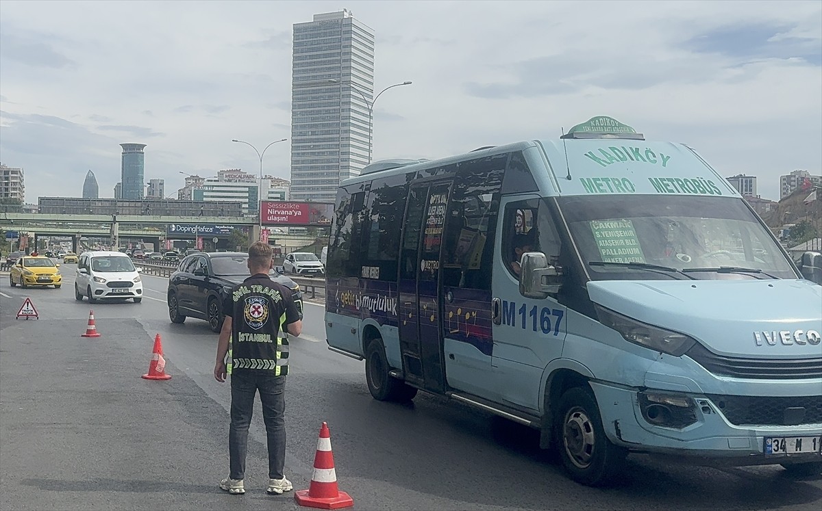 İstanbul'da, eğitim öğretim döneminin başlamasının ardından okul servislerine yönelik denetimlerde...