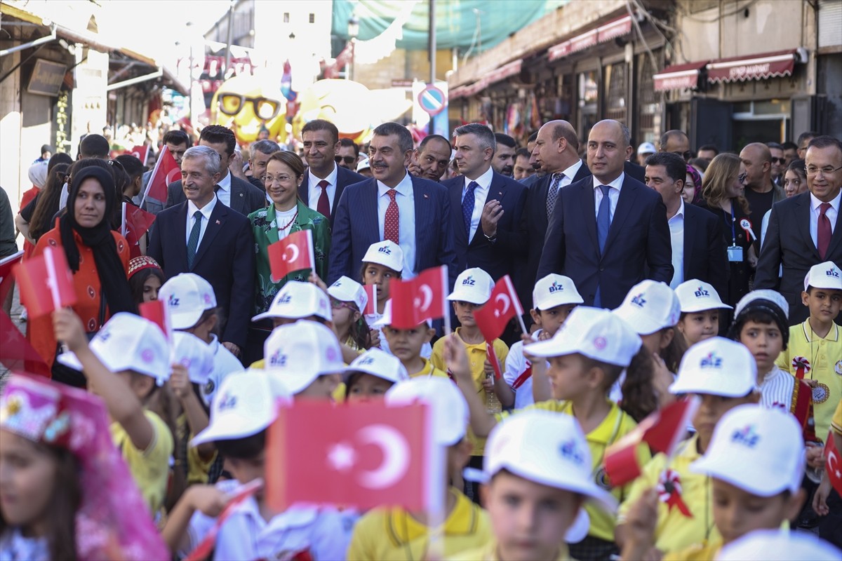  Milli Eğitim Bakanı Yusuf Tekin, Milli Eğitim Bakanlığı ile Aile ve Sosyal Hizmetler Bakanlığı...