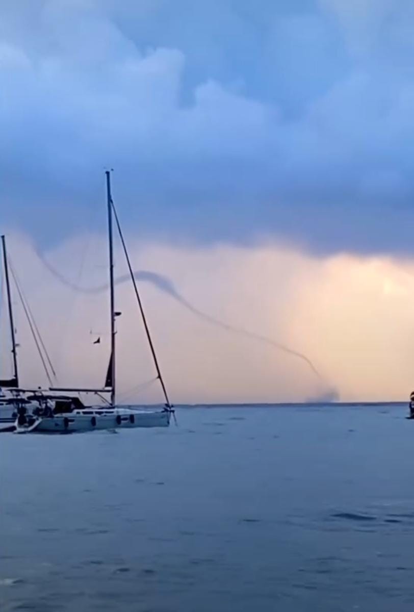 Muğla'nın ilçelerinde aralıklarla etkili olan sağanak günlük yaşamı olumsuz etkiledi. Datça'da...