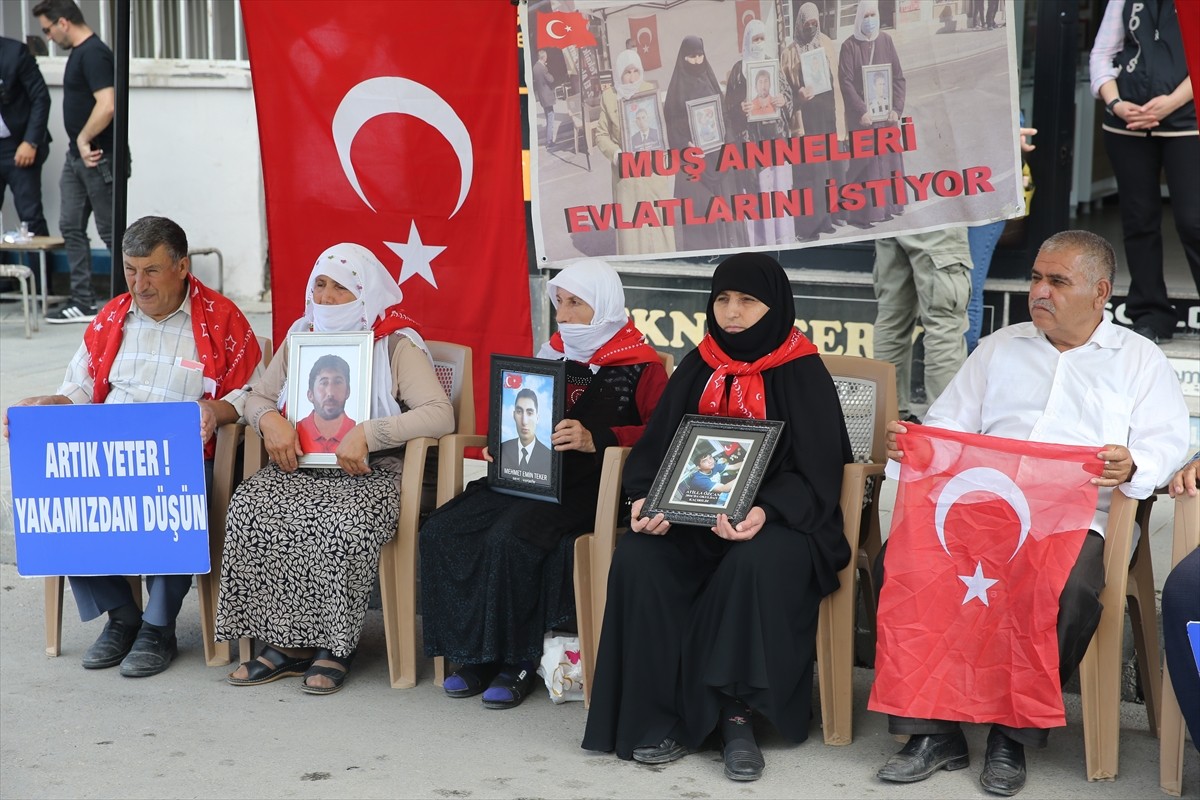 Muş'ta çocuklarının terör örgütü PKK tarafından dağa götürülmesinden DEM Parti'yi sorumlu tutan...