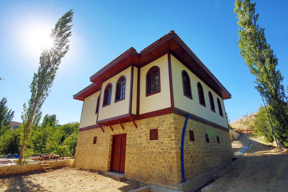 Sivas’ın Gürün ilçesinde atıl durumdaki Şeyh Hamid-i Veli'nin (Somuncu Baba) 14. yüzyılda inşa...