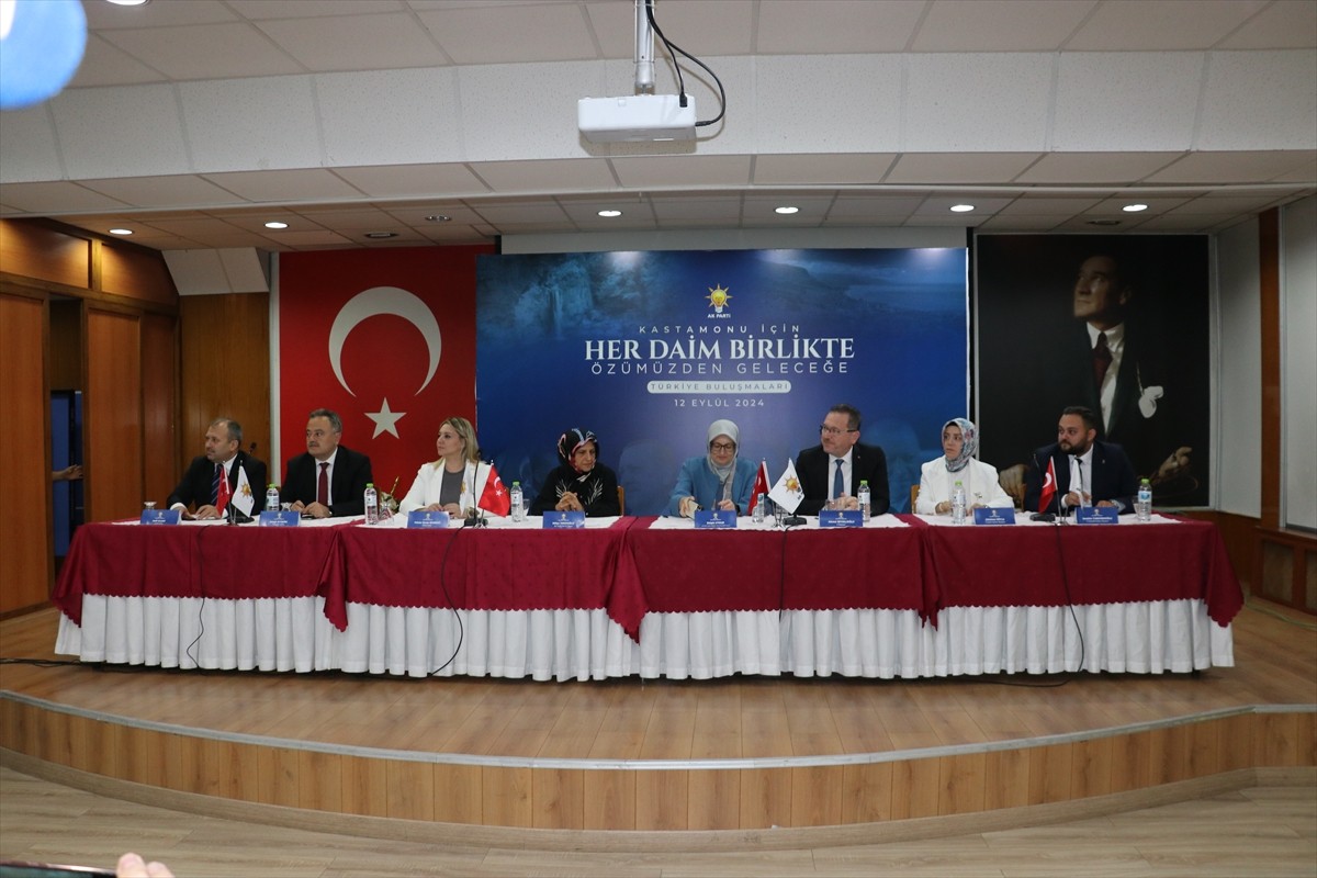 AK Parti'nin  "Türkiye Buluşmaları" programı kapsamında Kastamonu Şerife Bacı Öğretmenevi'nde...