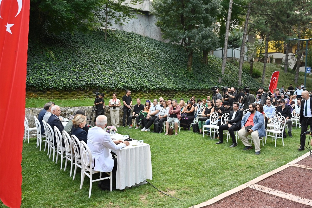 Bursa Büyükşehir Belediyesi ve Bursa Fotoğraf Sanatı Derneği tarafından "şehrin itirazı" temasıyla...