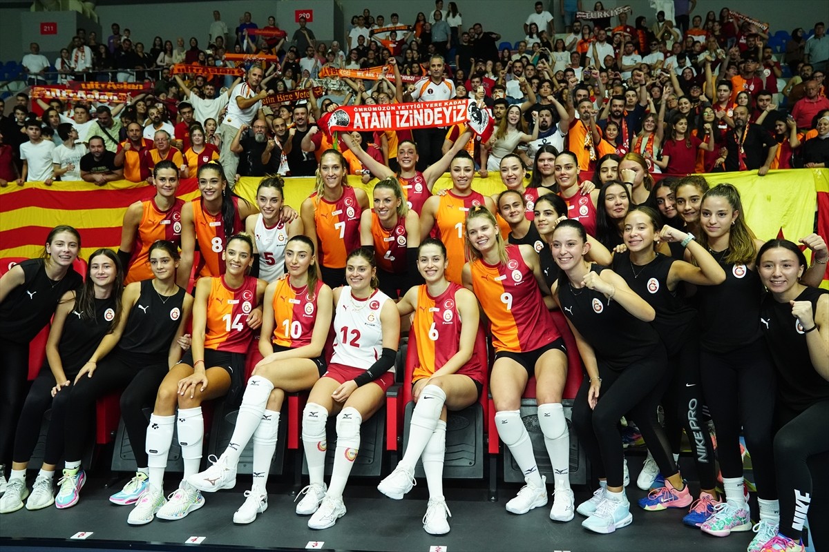 Galatasaray Daikin Kadın Voleybol Takımı, 2024 Balkan Kupası'ndaki üçüncü maçında Yunanistan ekibi...