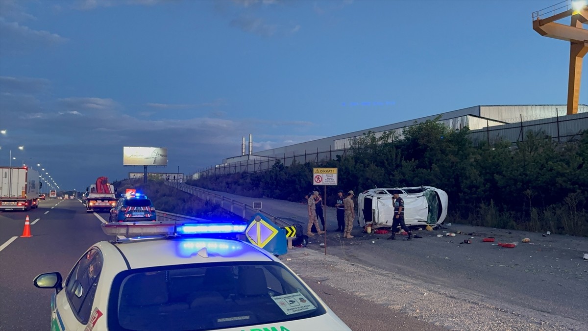 Kuzey Marmara Otoyolu Sarıyer geçişi Edirne istikametinde meydana gelen trafik kazasında 1 çocuk...