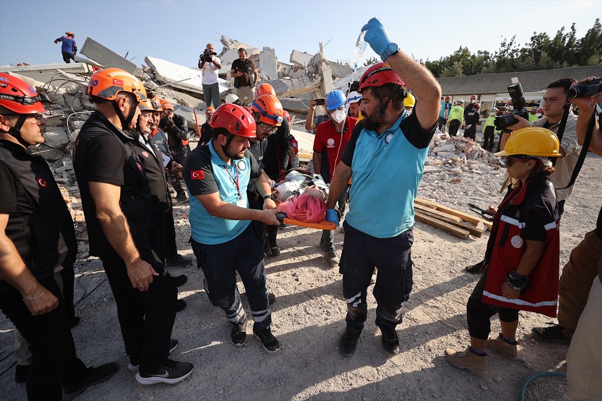 Mersin'de senaryo gereği 4 ilin etkilendiği 7 büyüklüğündeki depremin bölgesel tatbikatı başladı....