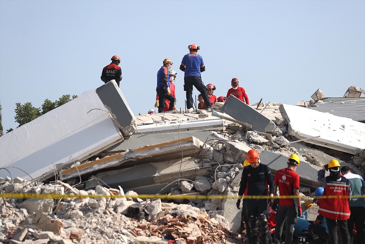 Mersin'de senaryo gereği 4 ilin etkilendiği 7 büyüklüğündeki depremin bölgesel tatbikatı başladı....