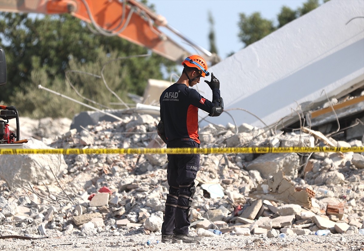 Mersin'de senaryo gereği 4 ilin etkilendiği 7 büyüklüğündeki depremin bölgesel tatbikatı başladı. ...